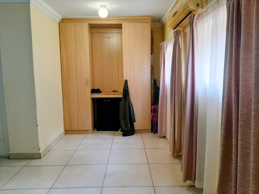 6 Bedroom Property for Sale in Kosmos North West